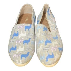 TOMS Llama shoes excellent preowned condition These are perfect! So cute! Size 7